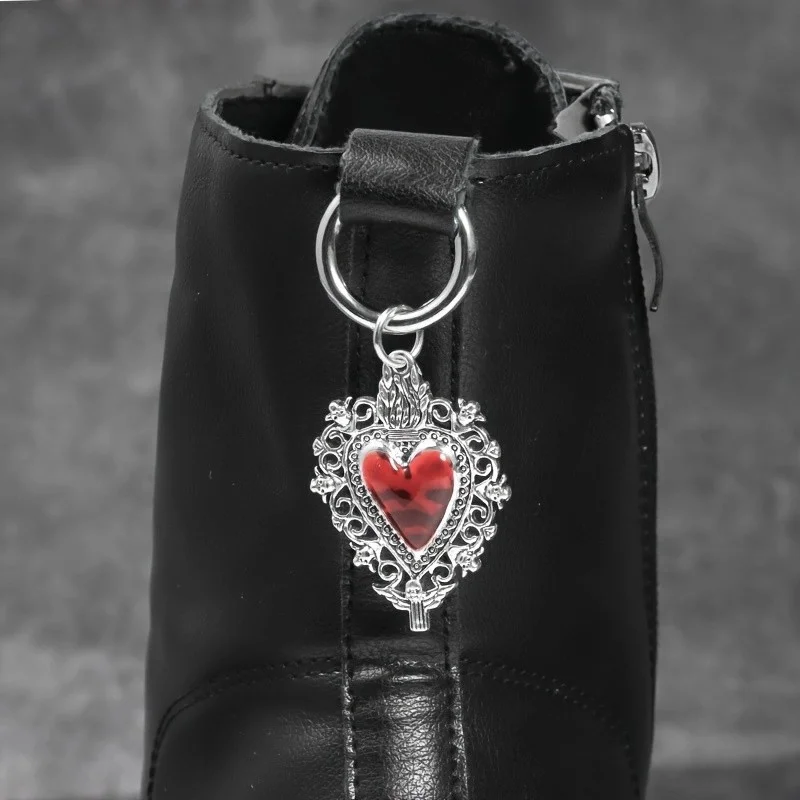 2Pcs Gothic Red heart-shaped silver fine wire metal shoe pendant, detachable pendant, suitable for all kinds of boots