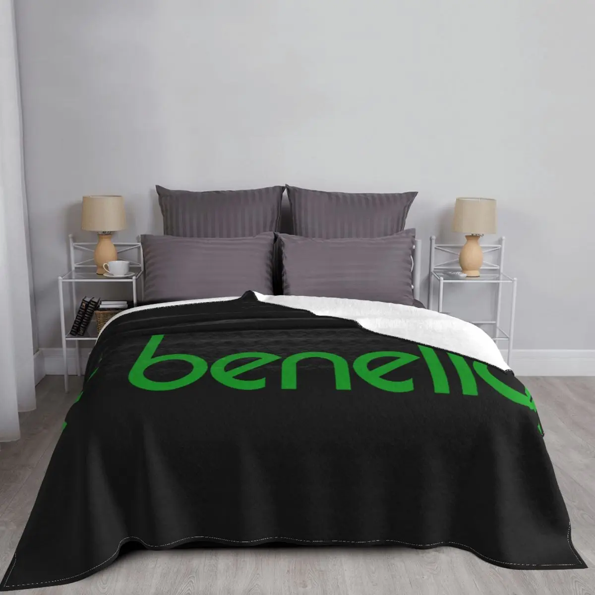 United Colors Of Benetton Blanket Bedspread On The Bed Beach Keep Warm