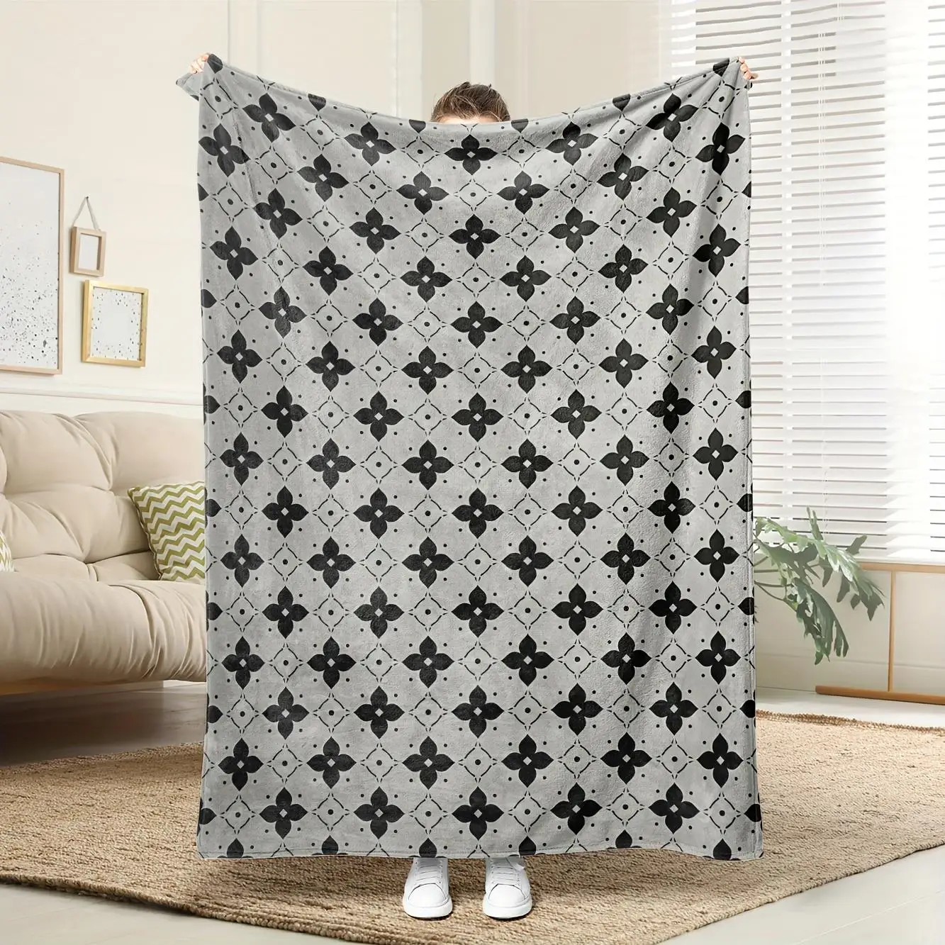 1pc Black and white patterned blanket, polyester fabric, machine washable, perfect for relaxing indoor moments.