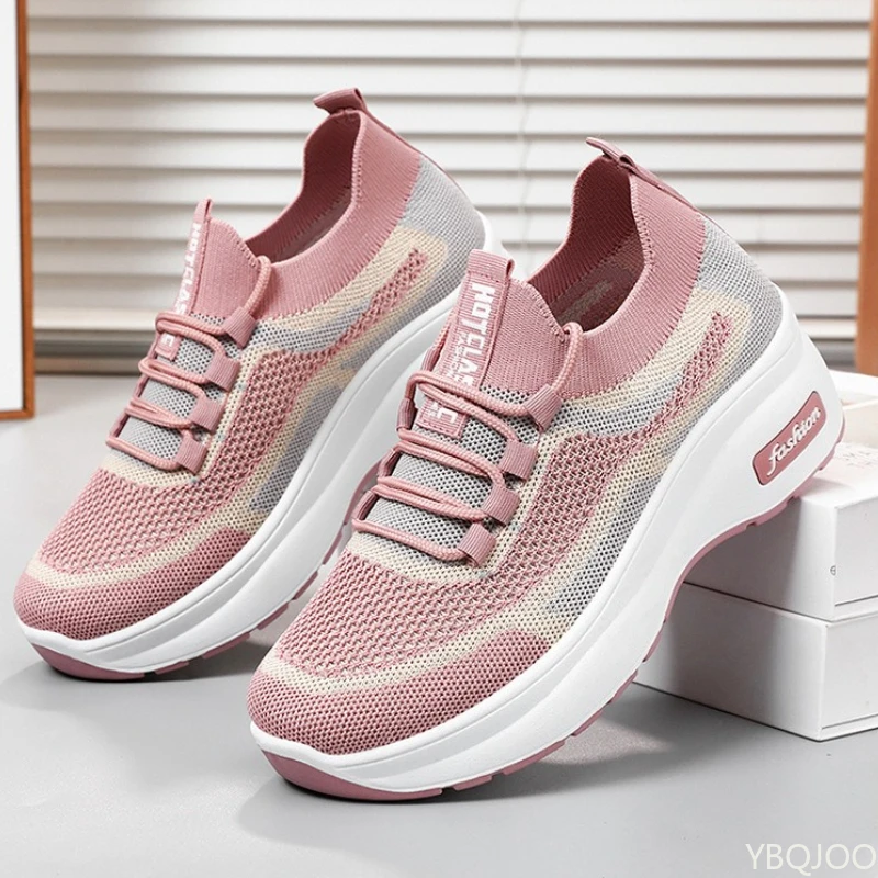 新しいファッショナブルな万能レディースシューズ、春のカジュアルランニング、通気性のある軽量厚底身長アップシューズ