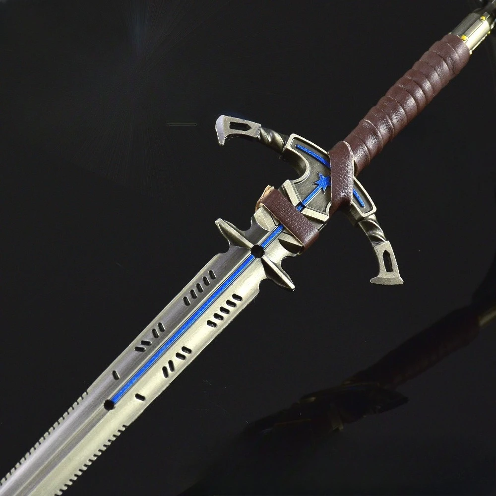 30 CM 아레나 브레이크아웃 중국 게임 주변기기 기사의 검 모델 수집품 책상 장식품 창의적인 생일 선물 소년 장난감