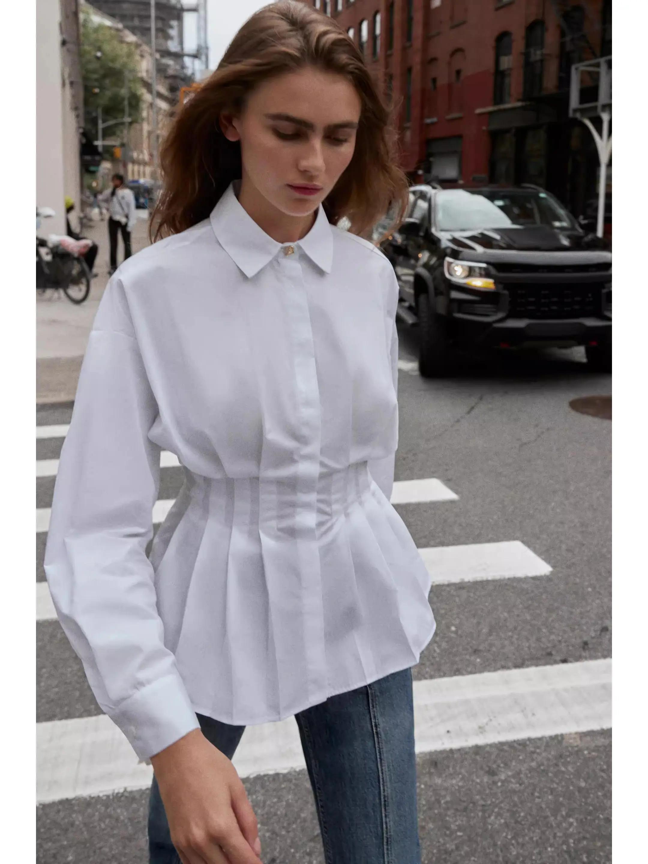 Jesień 2025 Damska długa bluzka z wygiętym białym kołnierzykiem, modelująca talię, codzienna, wygodna, mieszanka bawełny i poliestru...