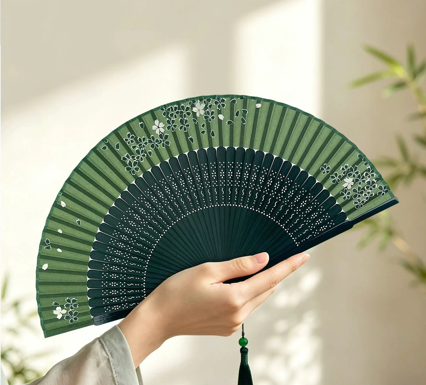 Summer portable antique green folding fan, women's portable classical Chinese style Hanfu qipao folding small fan
