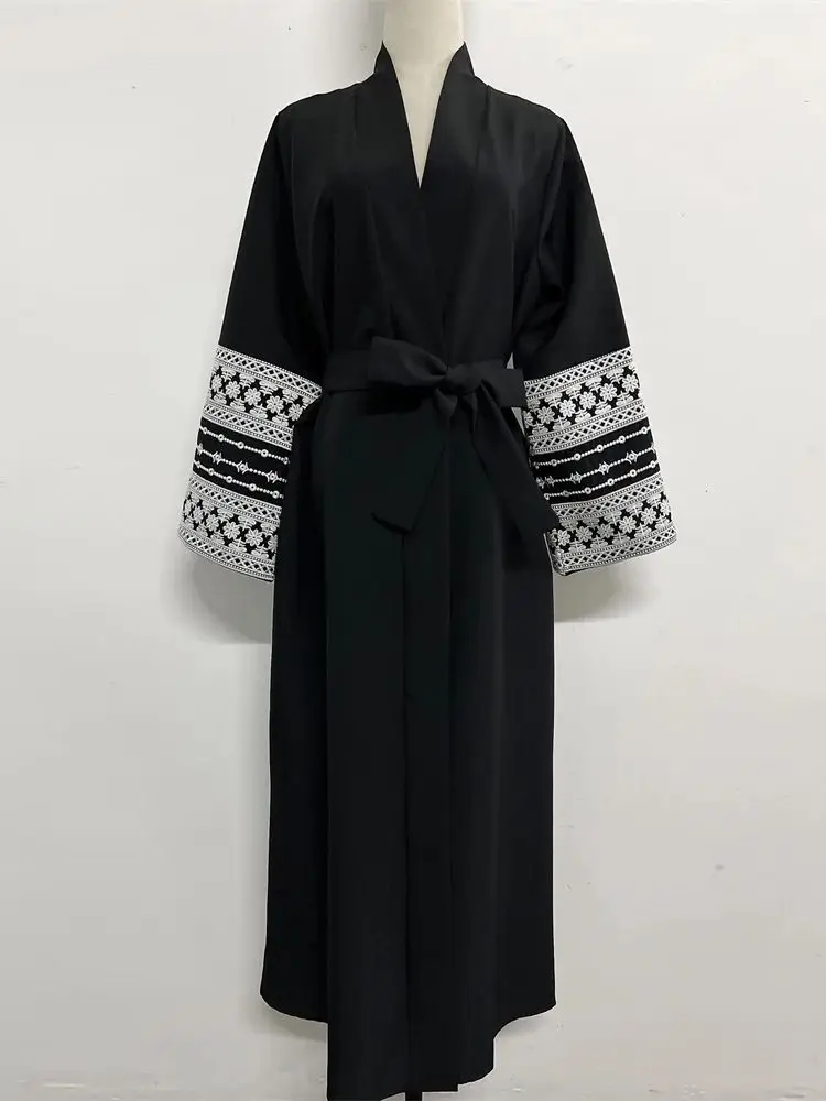 Eid Black Embroidery Sleeve Open Modest Kimono Coat Abaya Dubai 2024 Muslim Abayas for Women Retro Islamic Clothing Robe Kebaya