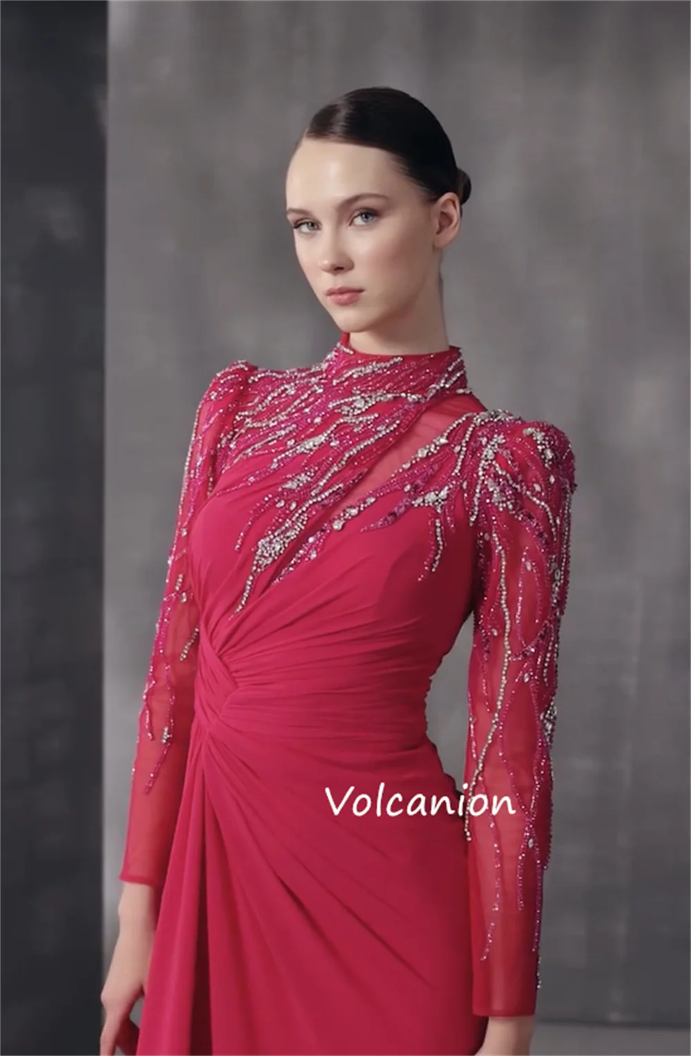 カスタマイズされたマッチングシフォンプリーツプリーツスパンコールストレートハイカラーロングドレスオーダーメイドの機会高品質