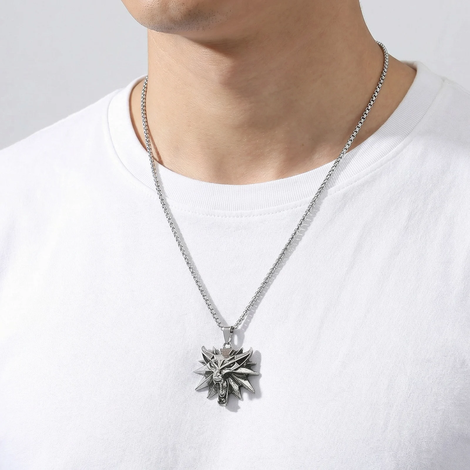 Collar con Colgante de Lobo Plateado de Witcher, Cadena de Acero Inoxidable, Joyería de Juego de Fantasía, Regalo para Hombre