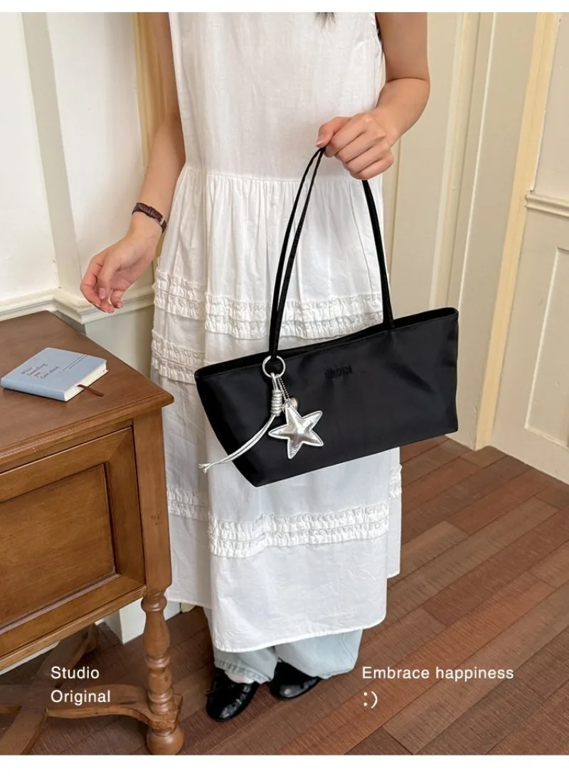 CEEKAY Minimalistische Handtasche aus massivem Nylon, zwei Tragemöglichkeiten, Metall-Sternanhänger, für Mädchen, vielseitig einsetzbar, frische, tägliche Unterarm-Umhängetasche – Detail 18