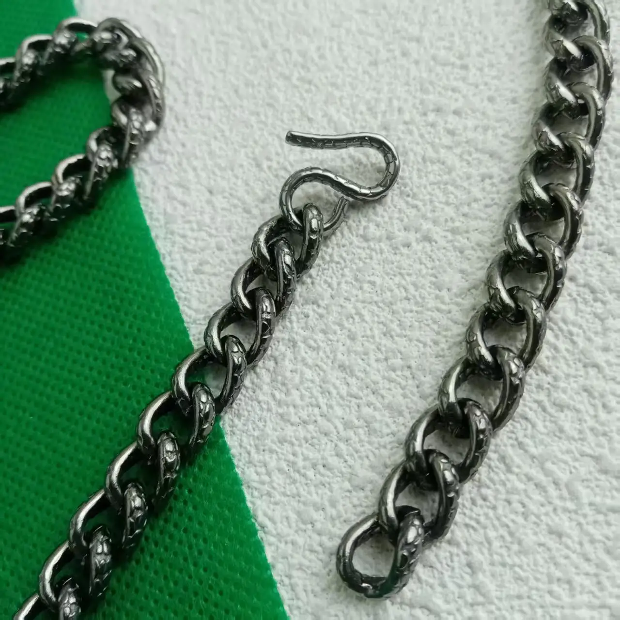 Pure Titanium Patterned Chain Necklace 7.2mm - Hypoallergenic Anti-Allergic, Trendy Unisex Jewelry for Daily Wear