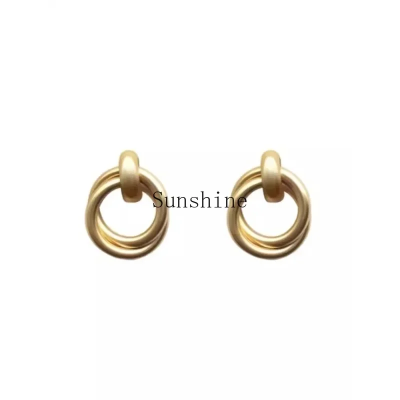 

Metal texture Generous temperament Circle stud earrings High sense Internet celebrity Versatile Hong Kong style