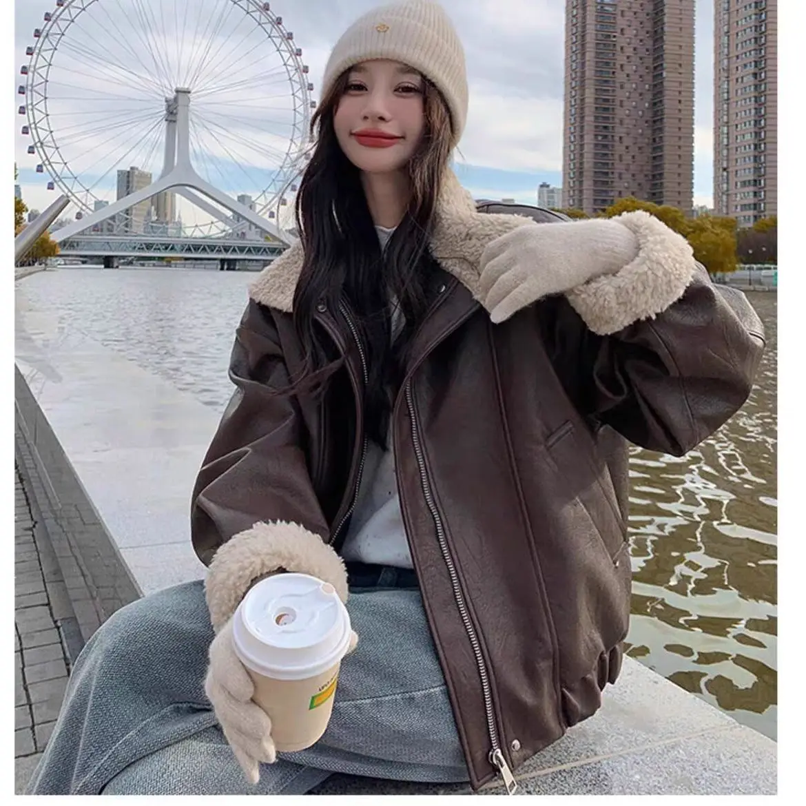 Amerikanischen Retro Kaffee Motorrad Leder Jacke Für Frauen Herbst Winter Dicke Fleece Lamm Wolle Spleißen Leder Mantel Lose Warme