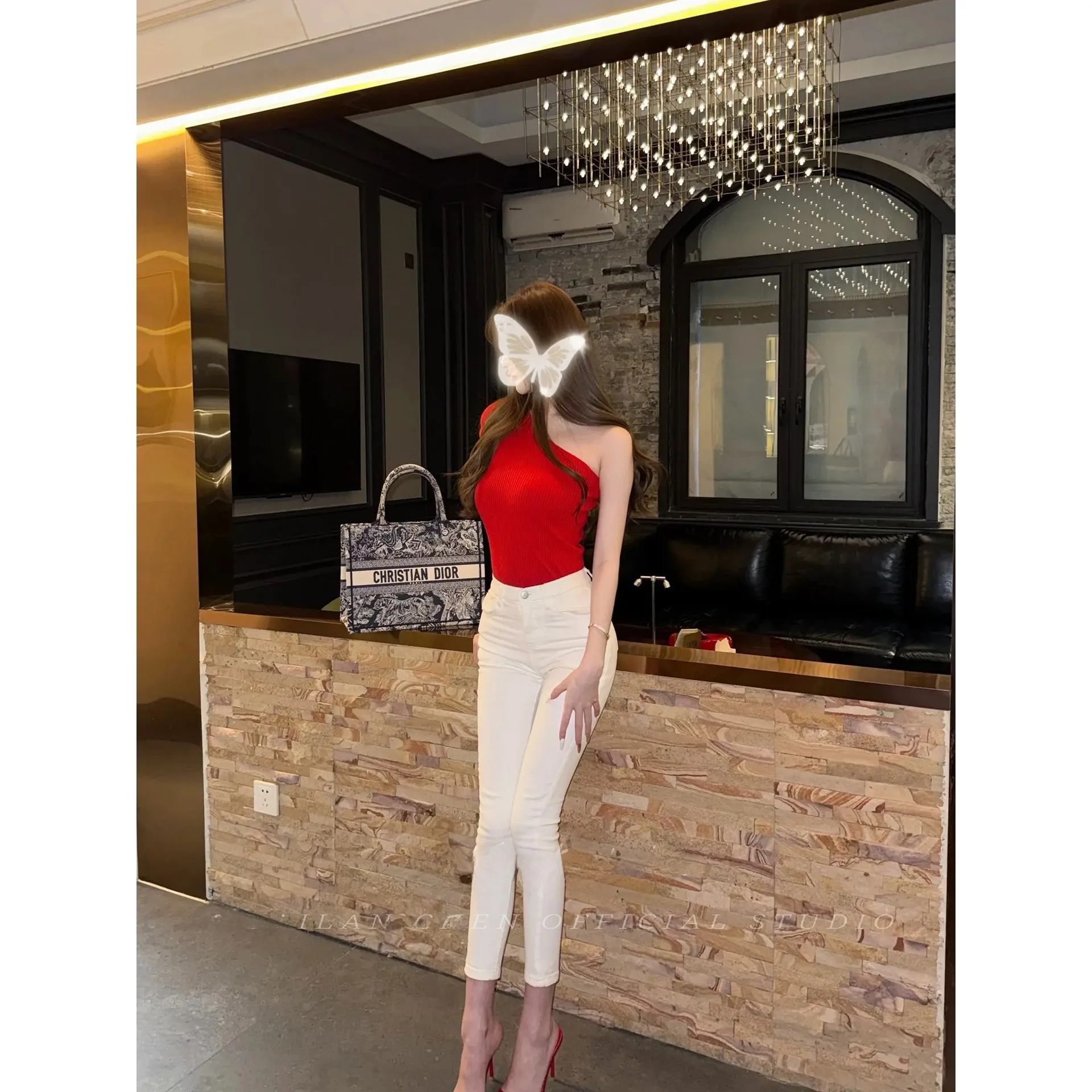 

High Waist Slim Fit White Denim Jeans Women's Nine-Piece Pants Sexy Hip-Enhancing Casual Trousers High Elasticity Button Closure