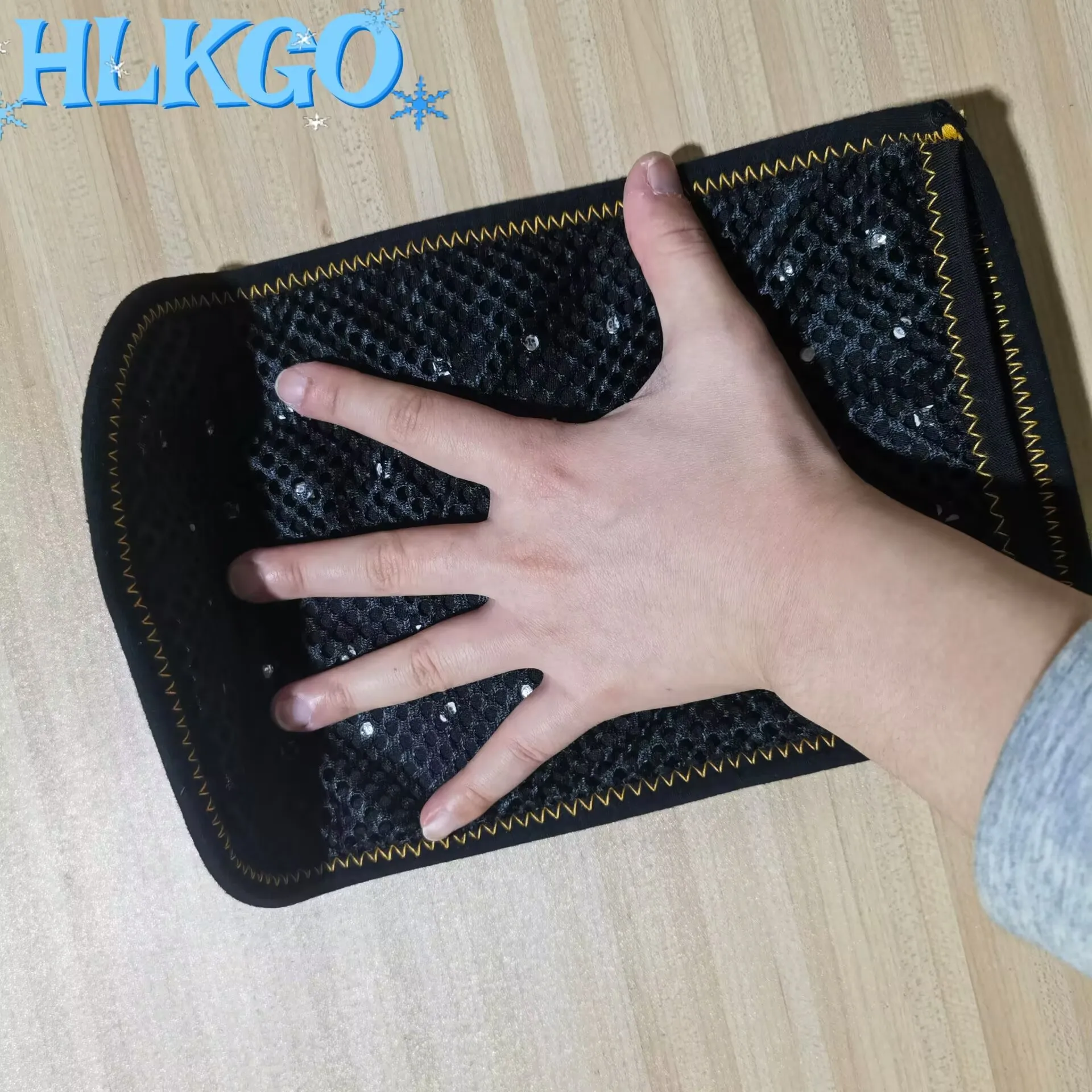 

Portable Flexible LED Mitten Device for Hand Arthritis, Finger Stiffness and Neuropathy Pain