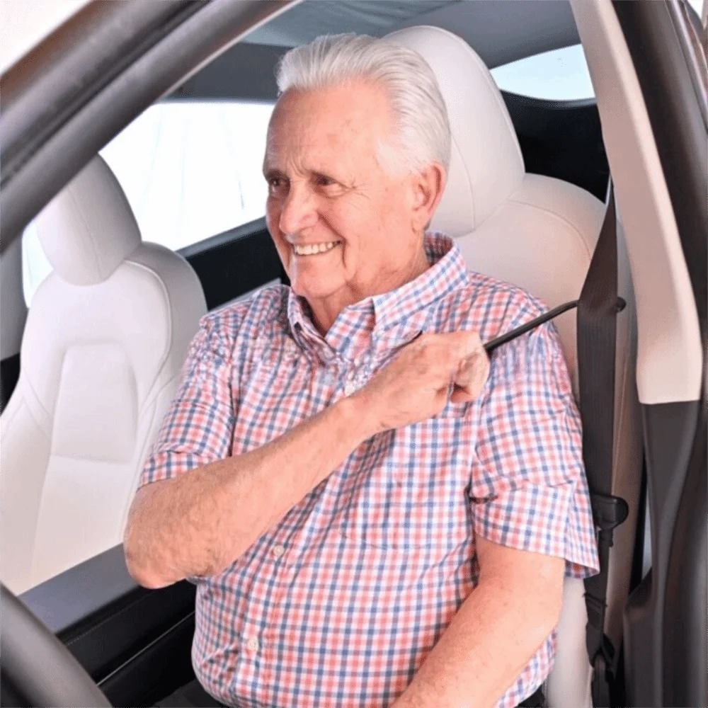 Universal Seniors Seatbelt Catcher Convenient Portable Seatbelt Grabber Senior Seatbelt Helper Easy To Use