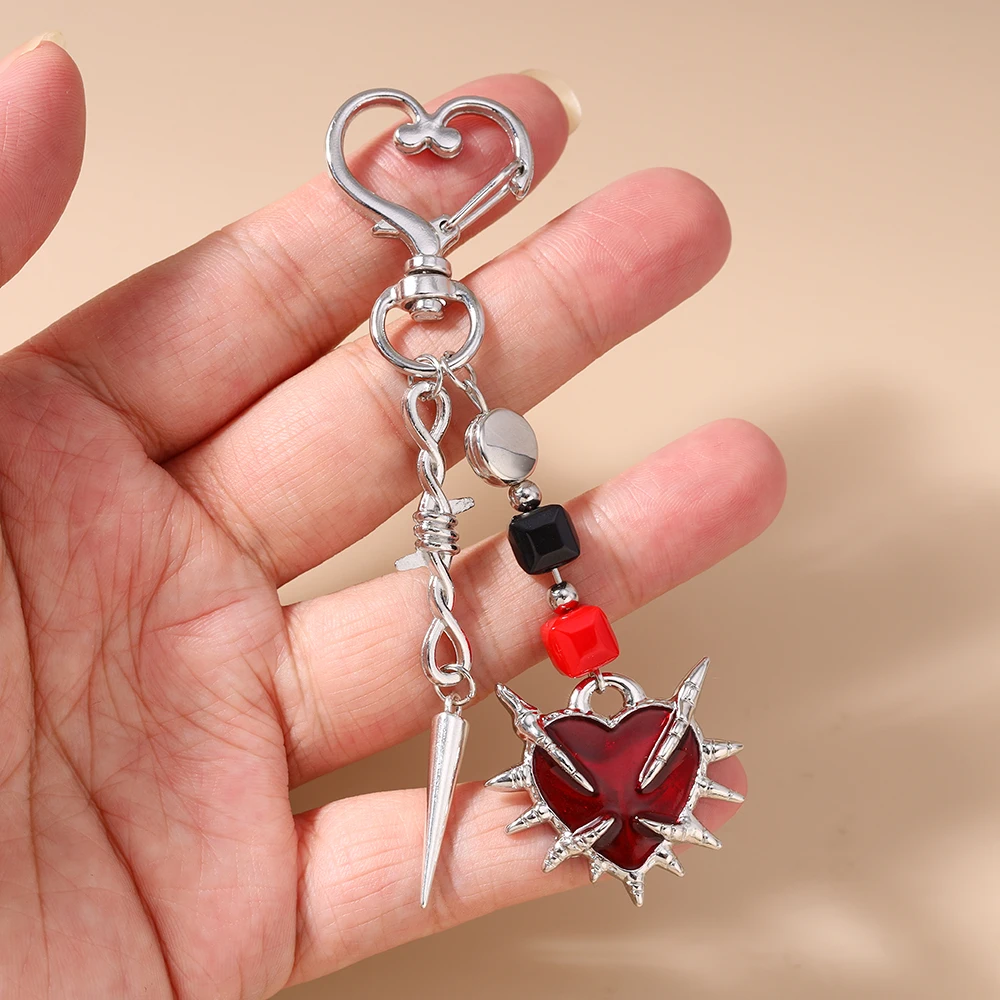 Aihua Y2K Metal Steampunk Red Heart Keychain for Women Girls Handbag Pendants Rock Hip Hop Thorn Heart Key Ring Jewelry Gifts