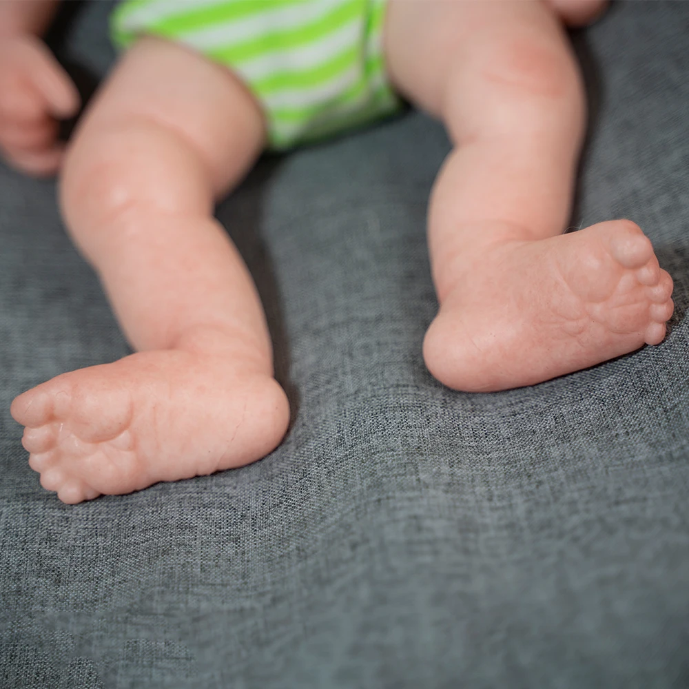 Cosdoll 40 センチメートル 100% シリコーンリボーンベビードールソフト人形未塗装少年リアルな赤ちゃん目を閉じたギフト子供のおもちゃ