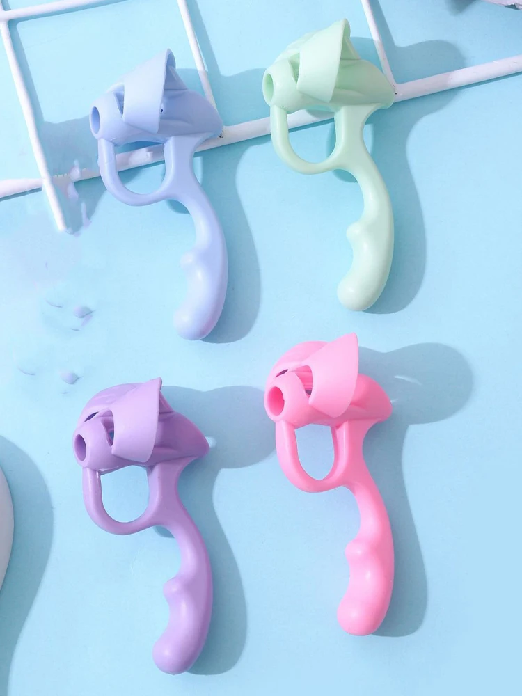 4ชิ้นสำหรับเด็กมือเขียนแก้ไขท่าทางใช้งานได้จริงด้ามจับดินสอตามหลักสรีรศาสตร์เรียนอนุบาลที่บ้านและโรงเรียน