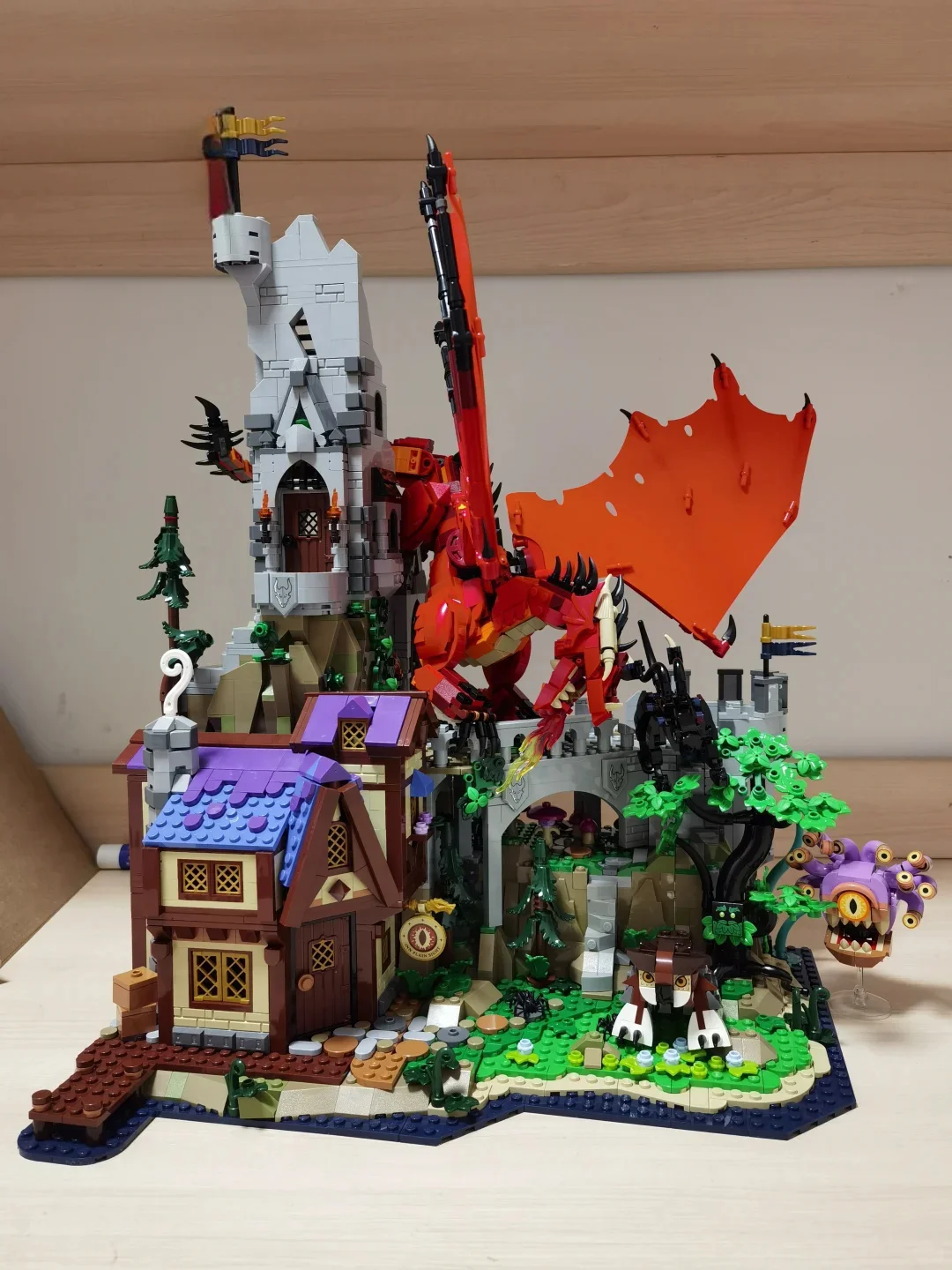 Nuovo gioco MOC50th Anniversary Edition Set di costruzioni Red Dragon Story Mode Assemblare giocattoli di blocchi di costruzione di modello per mattoni da ragazzo.