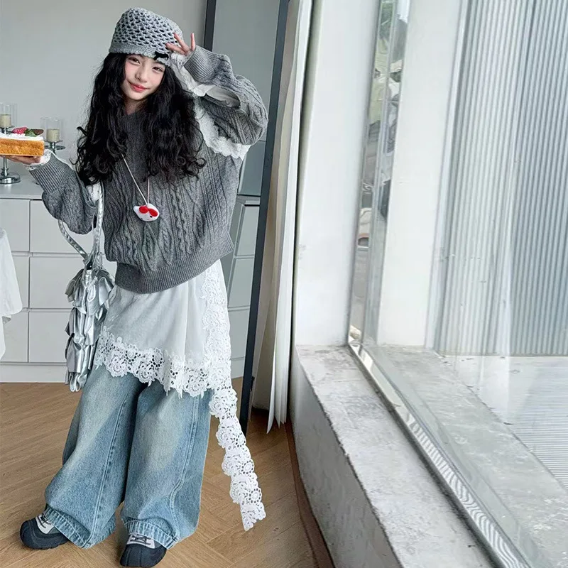 

Комплект из двух предметов для маленьких девочек, осенний школьный кружевной лоскутный вязаный свитер для девочек, детские широкие джинсовые комплекты для девочек