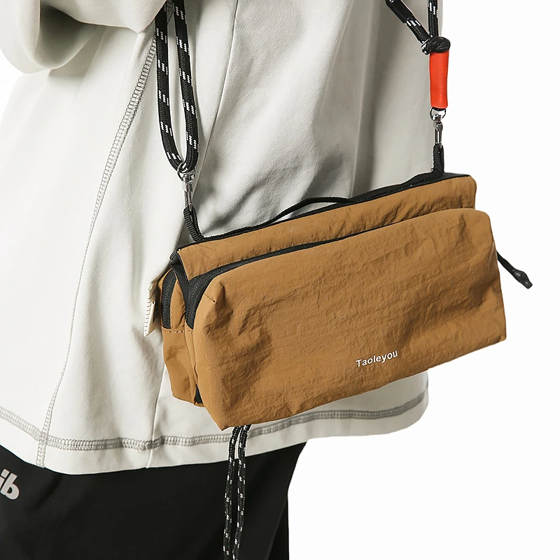 Neue mehrschichtige, einschultrige, lässige und vielseitige Umhängetasche aus Nylon für Damen. Eine Sport-Handytasche, die eine Wasserflasche hält