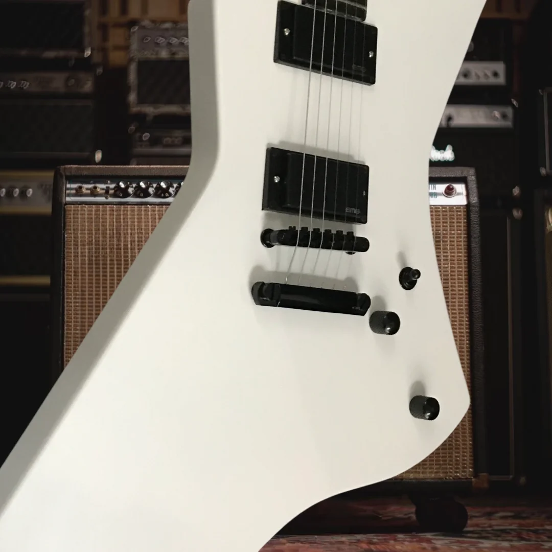 

Электрогитара Snake Style E, белая отделка, 40 дюймов, корпус из цельного красного дерева, гриф из палисандра, бесплатная доставка