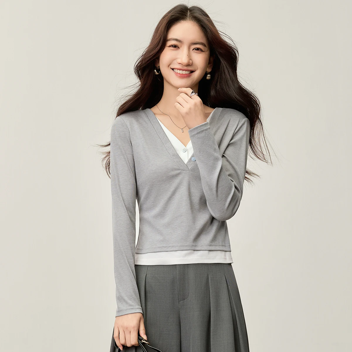 

SENTUBILA женская трикотажная футболка, повседневные топы с длинными рукавами для женщин, осень 2022, элегантная женская футболка с v-образным вырезом в стиле пэчворк 2 в 1, 153TD2276