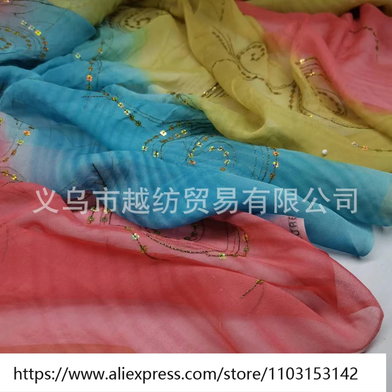 Zomer lichte en enigszins transparante zijden stof met lovertjes 8momme prieel met borduurmode doek