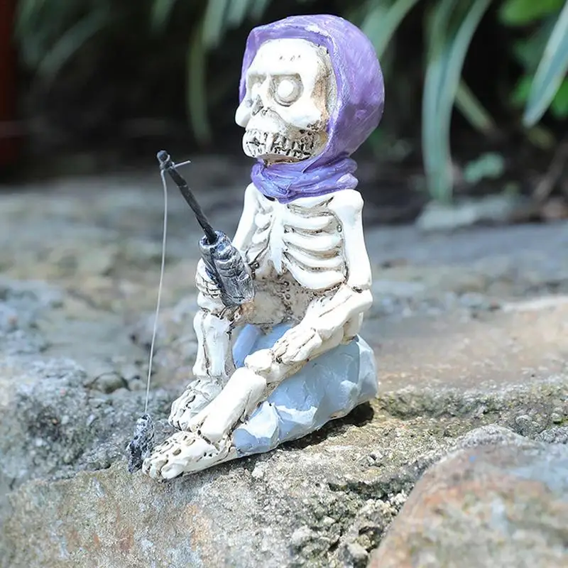 Handmade Resin Garden Ornaments Unique Resin Sculpture Skeleton Figurines Halloween Decorations Resin Weather Resistant For