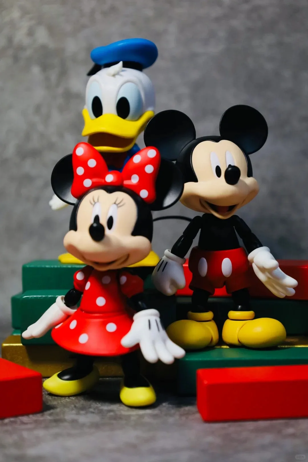 

Genuine Disney Mickey & Friends Mega Collectible Figurine Set Holiday Gift Box & Desk/Home Decor En71-3 Certified