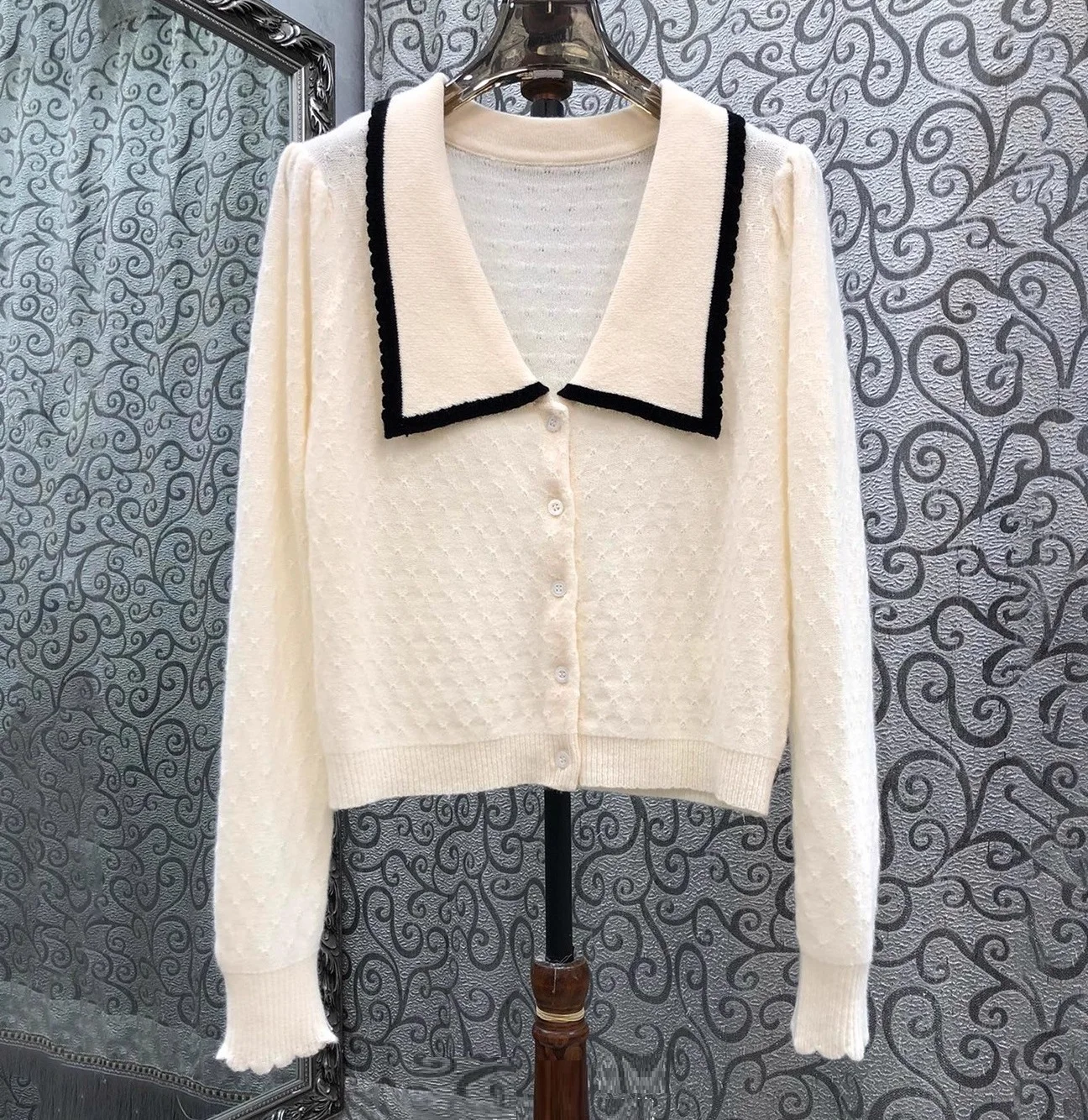 

Новейшие модные кардиганы, осень 2025 года, трикотаж, женский шерстяной вязаный свитер с отложным воротником и длинными рукавами, милый бежевый свитер, кардиган, топы