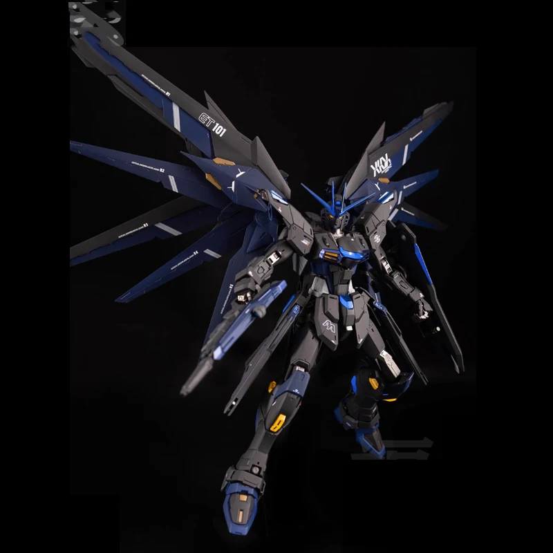 

BANDAI Anime MG 1/100 ZGMF-X10A OEM Colored Black Phoenix Freedom Gundam 2.0 Color Changing Style Finished Product