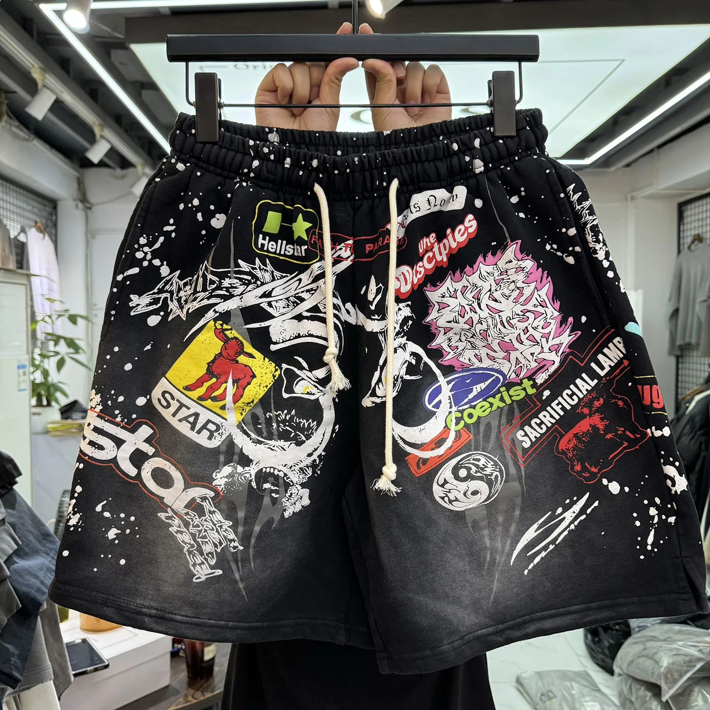 

American Sle Hip Hop Distred fiti Letter Print Loose orts Men's Casual Five-quarter Pants Trendy Brand