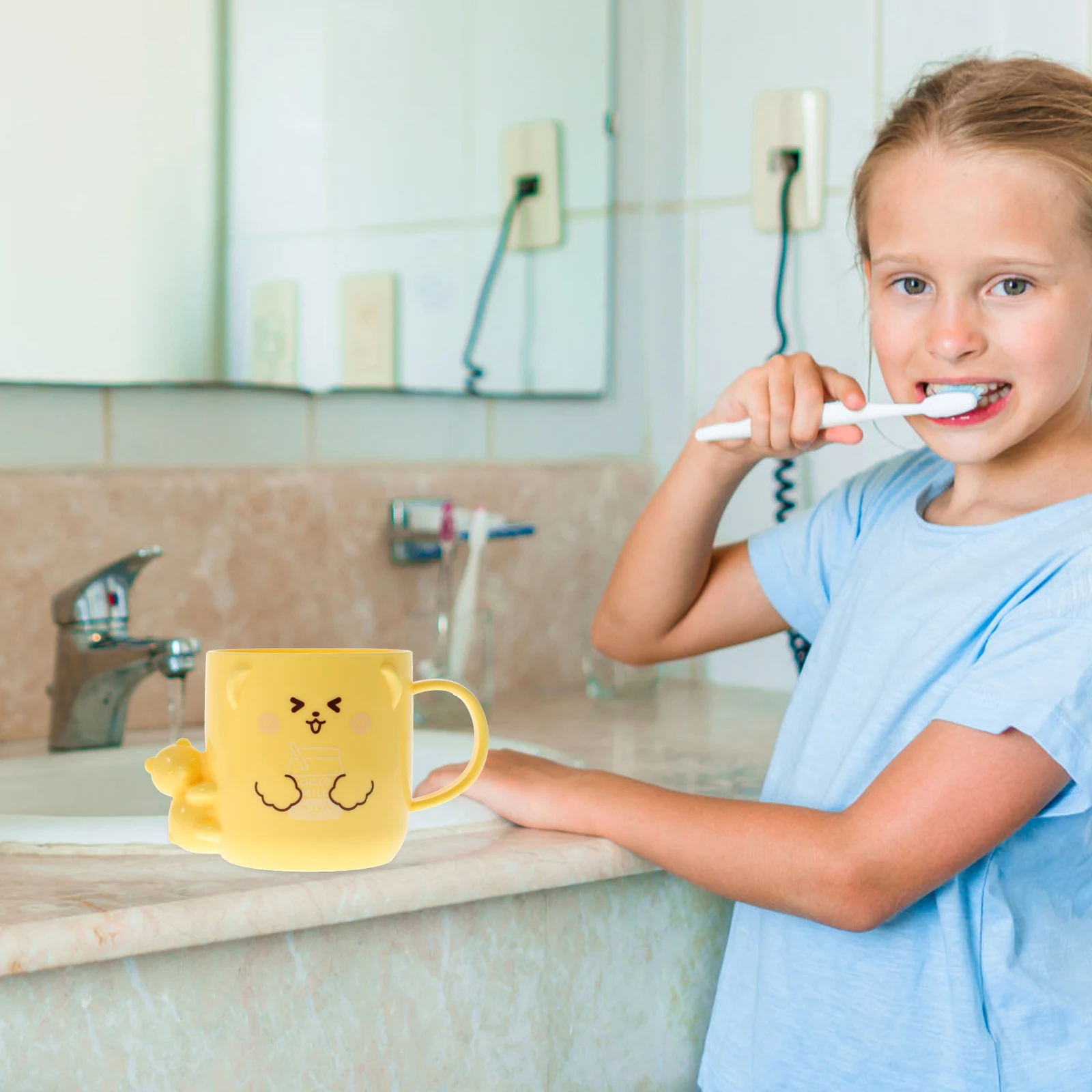

2 pcs Cartoon Mouthwash Cup Plastic Kids Cute Bear Shape Bathroom Toothbrush Student Random Color Handle Design Portable Easy