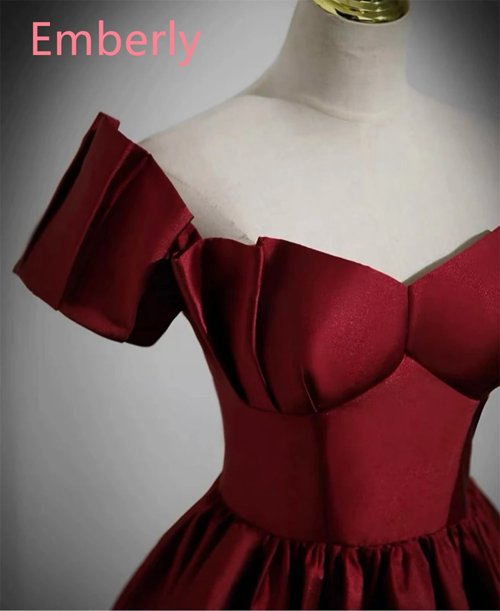 ที่กําหนดเองอย่างเป็นทางการ Burgundy ซาตินชุดราตรีคอปิดไหล่แขนกุดชุดคุณภาพสูง Celebrity Gowns