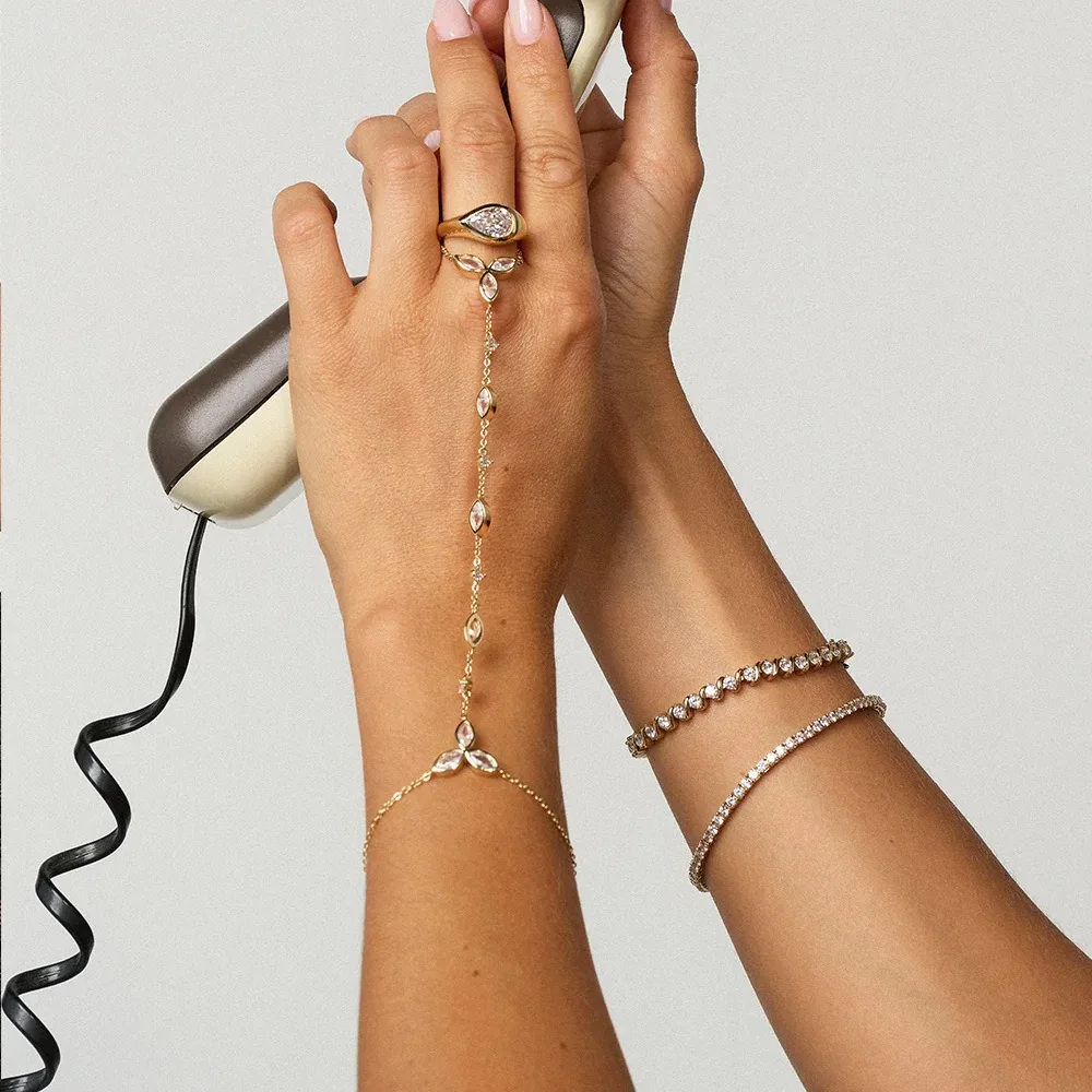 Personality Waterdrop Rhinestone Leaf Floral Thin Chain Integrated Hand Chain Ring Crystal Bracelets for Women Fashion Jewelry