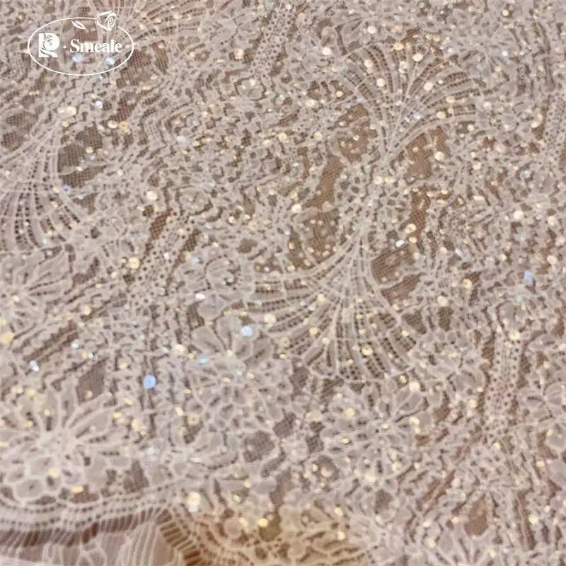3 Yards. Perlen-Pailletten-Spitzenstoff. Luxuriöses Abendkleid aus französischer Spitze. Hochwertige Maßanfertigung für Braut- und Hochzeitskleider. – Detail 6