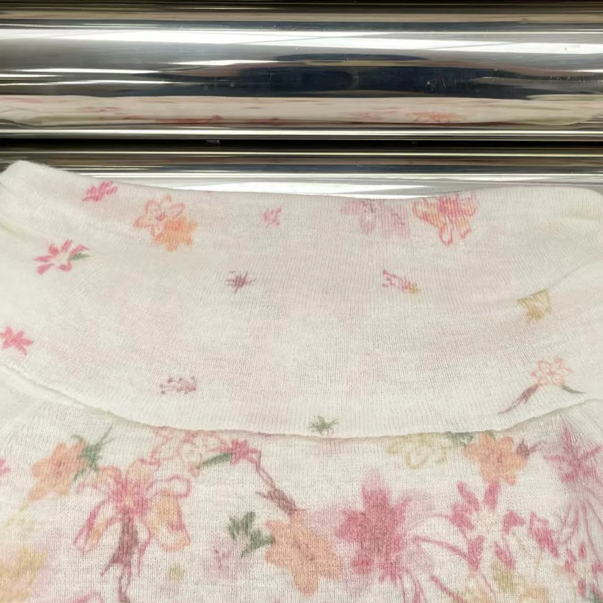 High Quality Women Off Shoulder Long Sleeve Sweater Floral Print Side Ruched Slim Curved Hem Short Top lyt127766 view 4