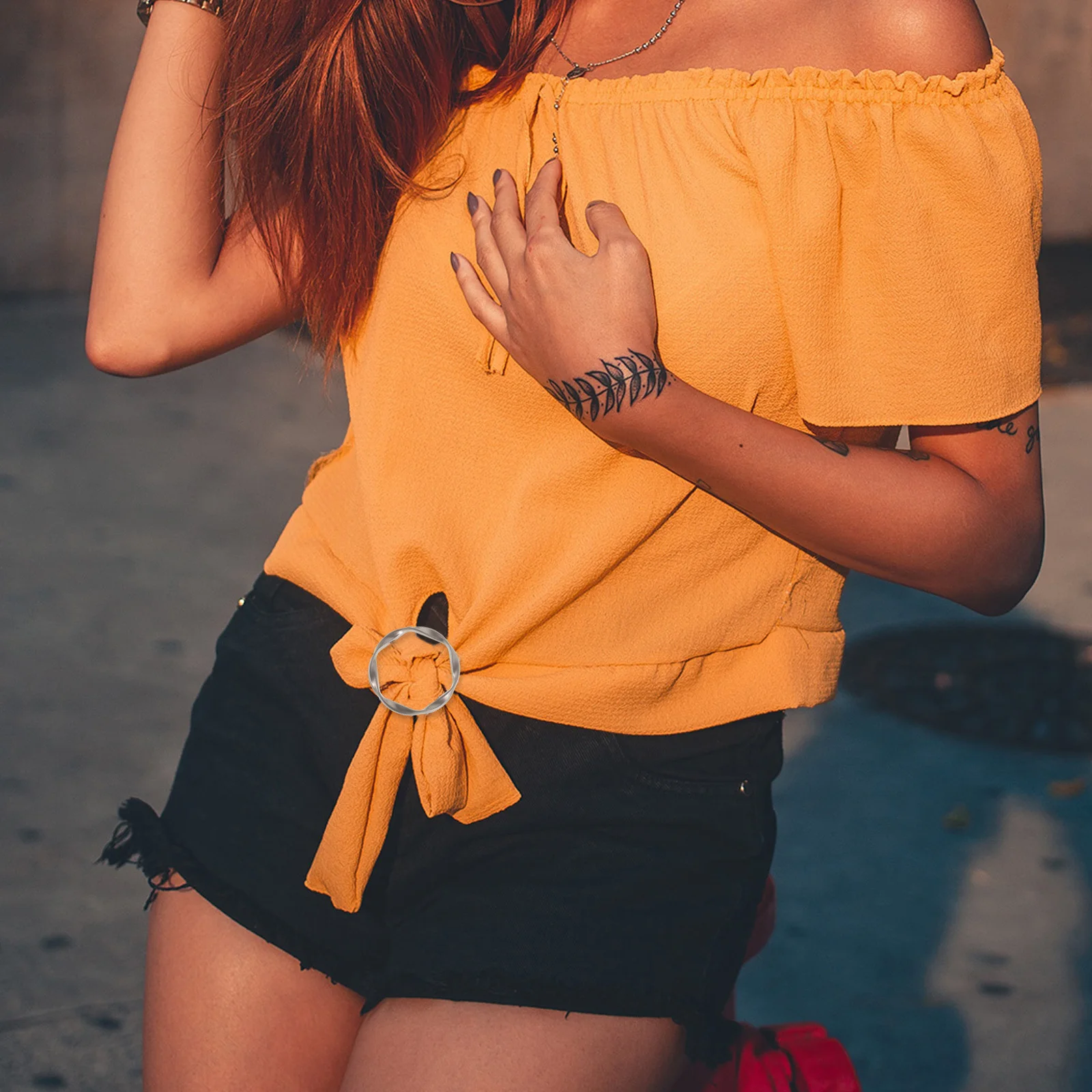 12個の衣類用シンチクリップ 女性用 スタイリッシュなスクエアバックルファスナー シャツの角、スカーフ、セーターをきちんと固定します