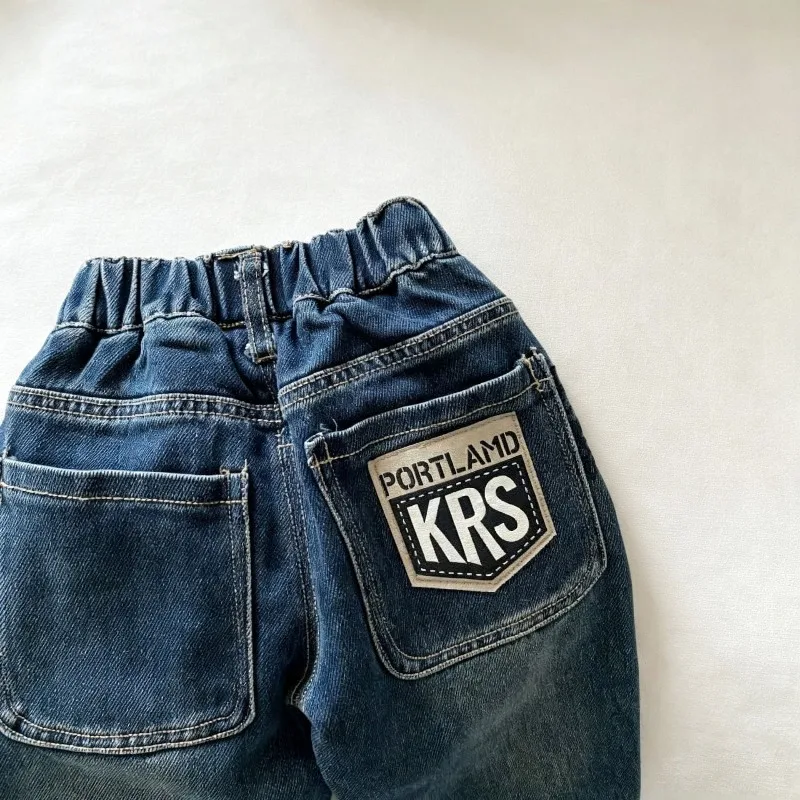 RAISE 2026 Herbst Kinder Jungen Jeans Lose Elastische Taille Kleinkind Jungen Denim Hose mit Buchstaben-Taschen 2-8 Jahre Baby Jungen Hosen – Detail 3