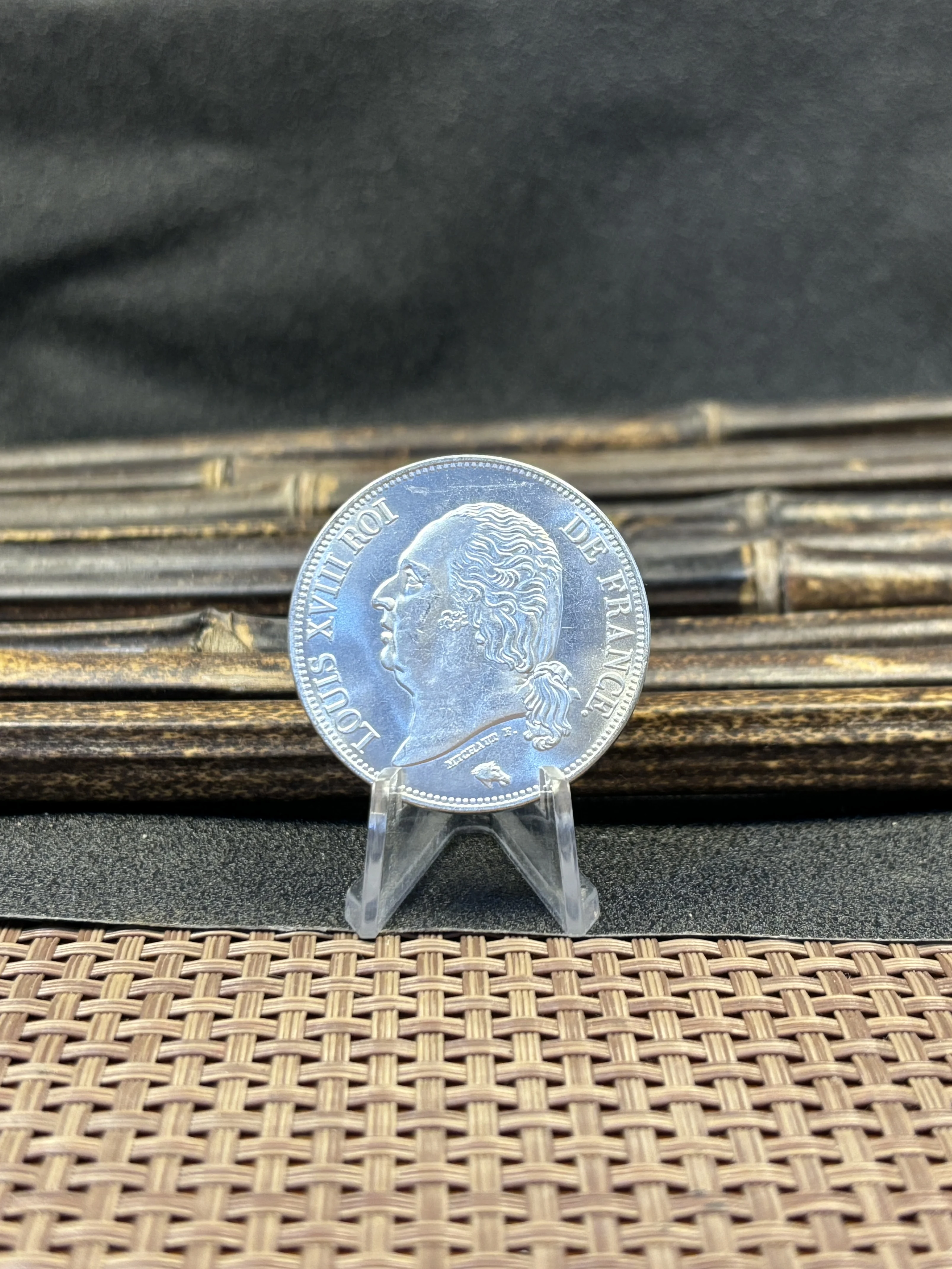 1819 1820 T 1821 BB 1821 H 1821 I 1822 A 1823 L 1823 M 1824 W فرنسا 5 فرانكس لويس الثامن عشر مطلي بالفضة نسخة عملة تذكارية