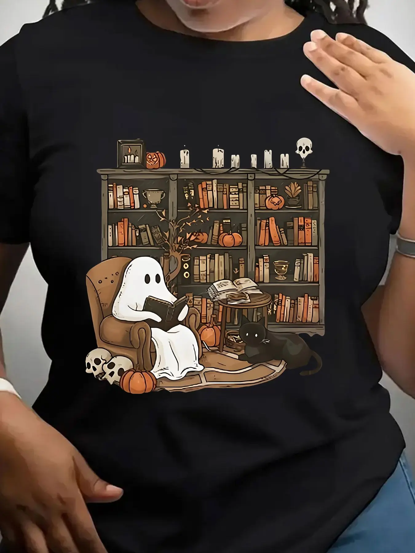 Women's Trendy Crew Neck T-Shirt Ghost Reading in Library Scene Suitable for Casual Sportswear