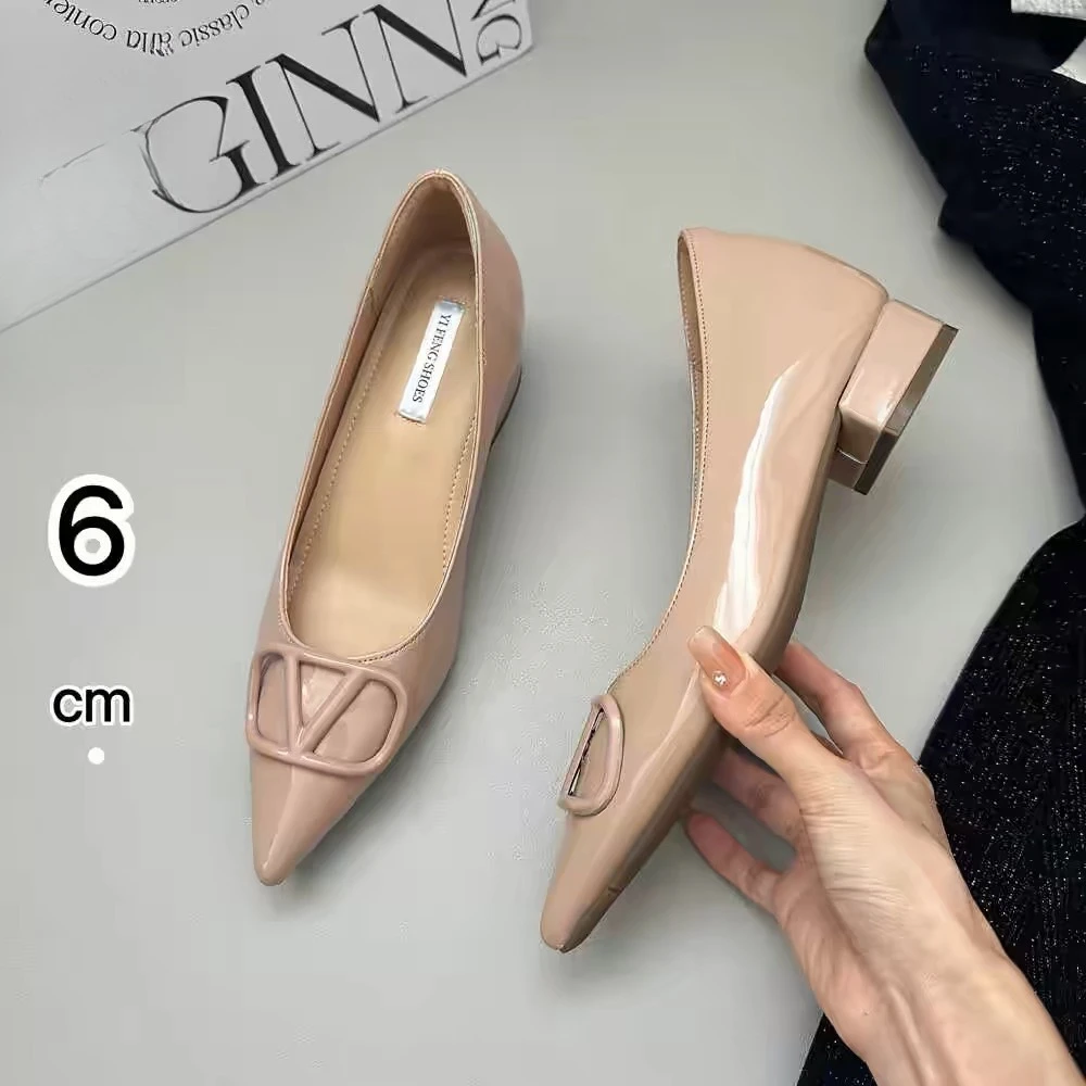 

Модные деловые женские классические туфли-лодочки телесного цвета с острым носком, элегантные лакированные кожаные туфли на блочном каблуке 6 см со скрытым каблуком и эмалью с металлической пряжкой
