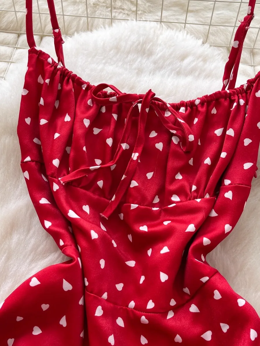 Foamlina مغرية رغبة نقية فستان بكتافة حمراء المرأة 2025 الصيف الفرنسية مثير مطوي الخصر نقطة القلب طباعة الساتان فستان قصير