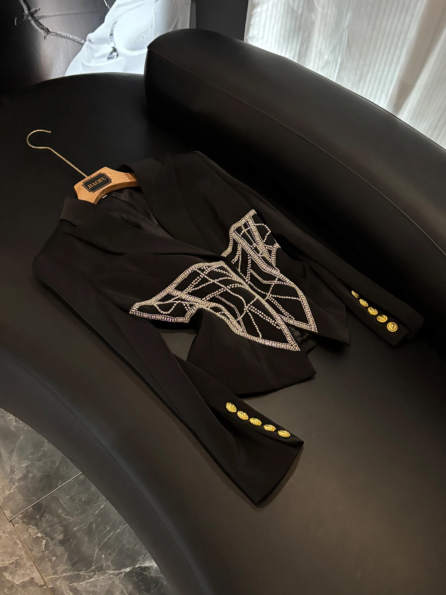 

Ele Slim Fit Women's Suit Jaet Embellied with Sequins And Diamo for Commute Long Sve Double Button Closure