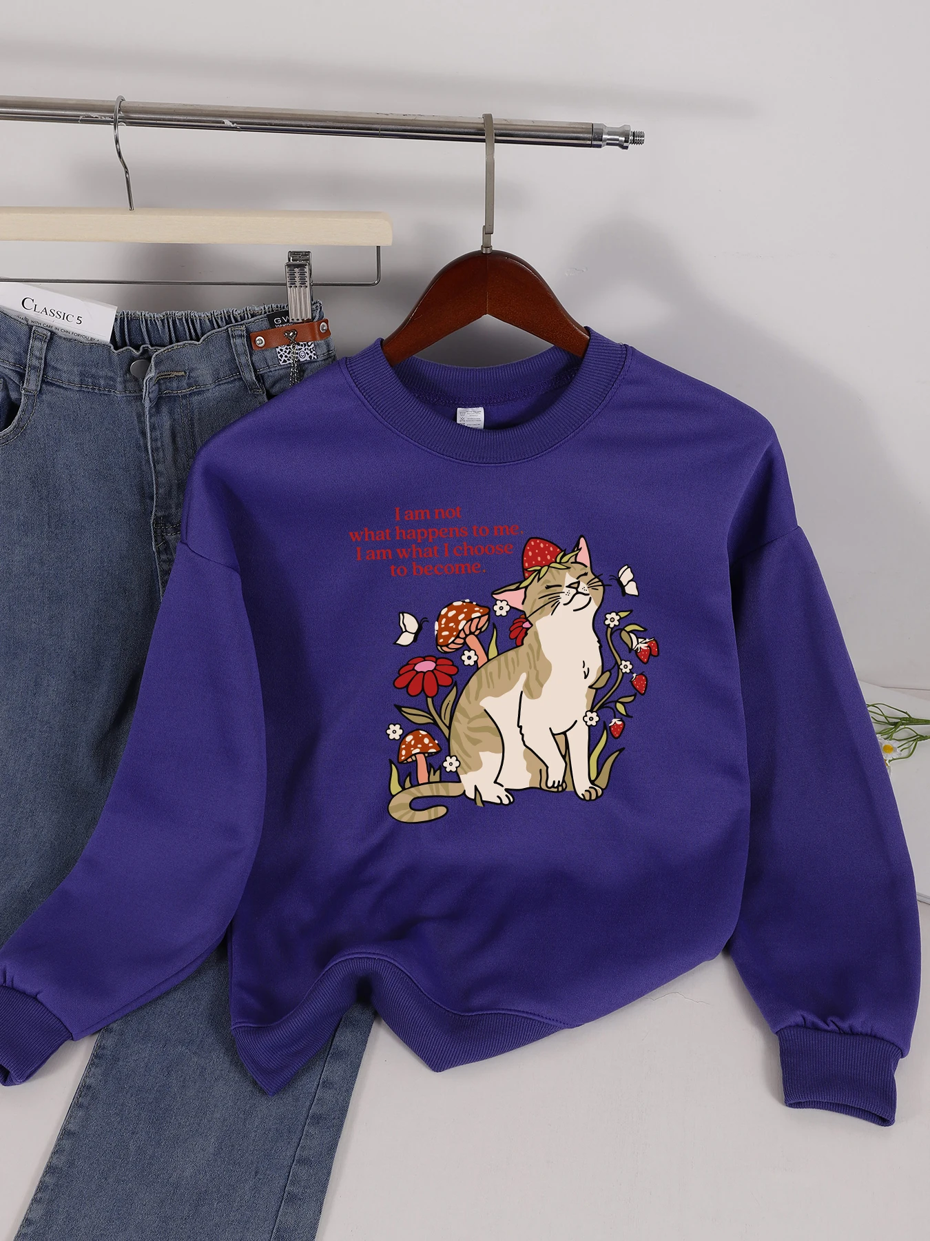 

A Cat Playing In Flowers And Mushrooms Print Woman Sweatshirt Fleece Casual Pullover O-Neck Autumn Streetwear Multicolor Clothes