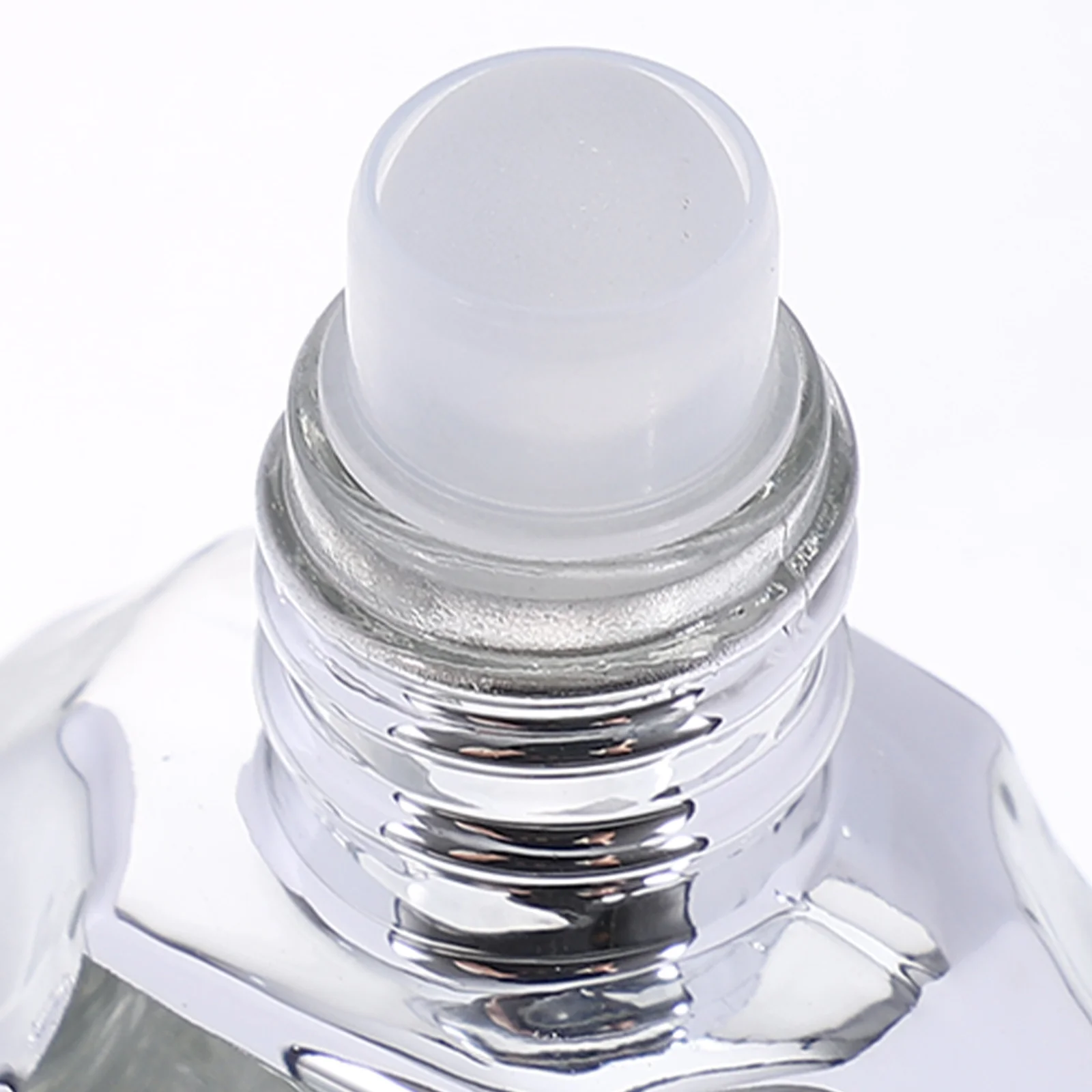 

2Pcs Empty Roll on Bottles for Travel Portable Essential Oil Perfume Container Leak-Proof Roller Ball Design Multi-Function