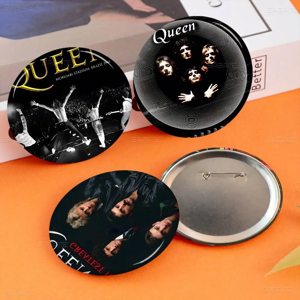 Pop Classic Q-Queen Band Creative Pins Funny Faces Round Snap-in Brooch Badge Backpack Hat Accessories Jewelry Gifts