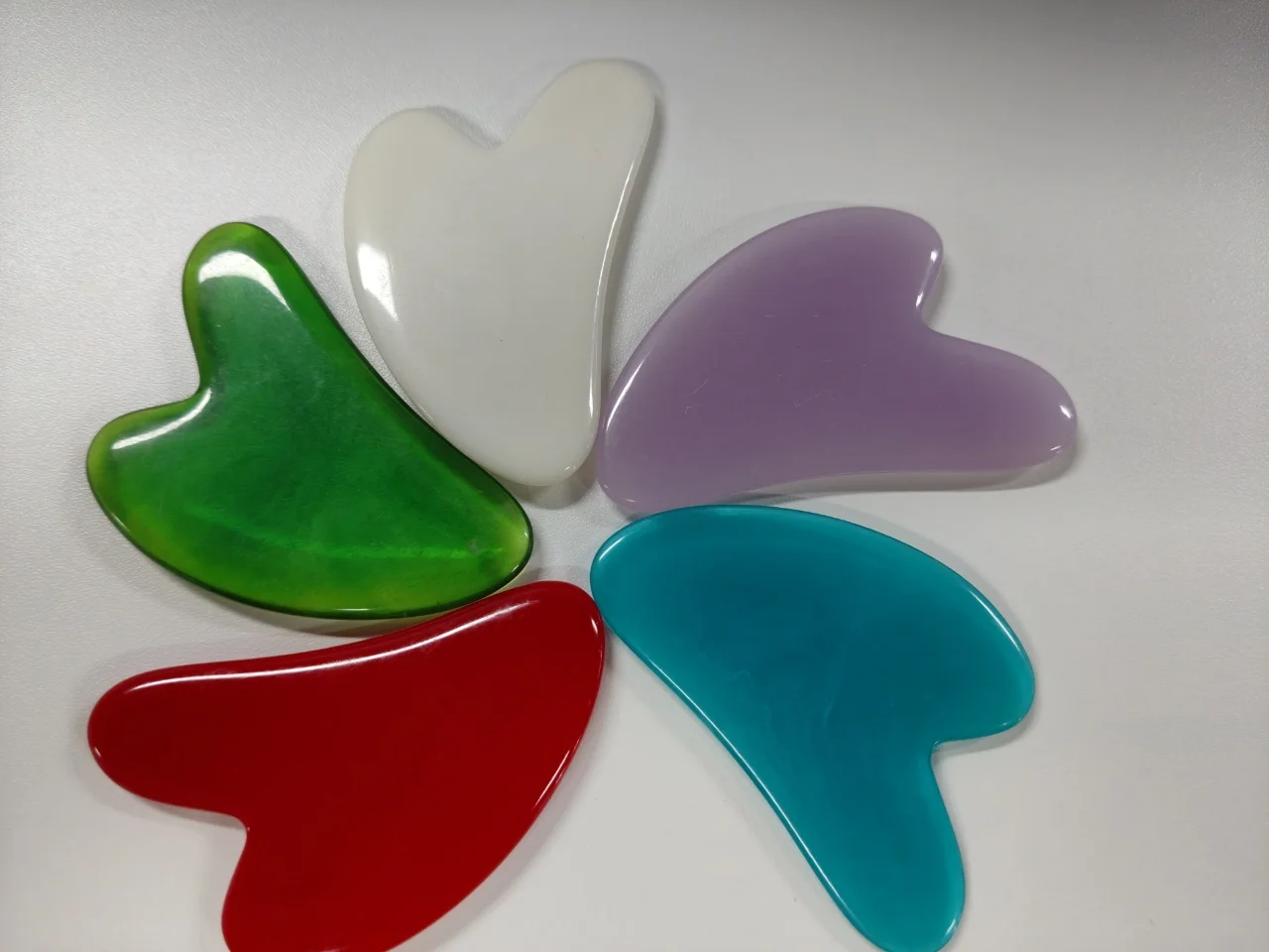 Resin Gua Sha Board Scraping Massage Scraper Face Massager Heart-Shaped Guasha Board Massager for Face Portable Skin Care Tools
