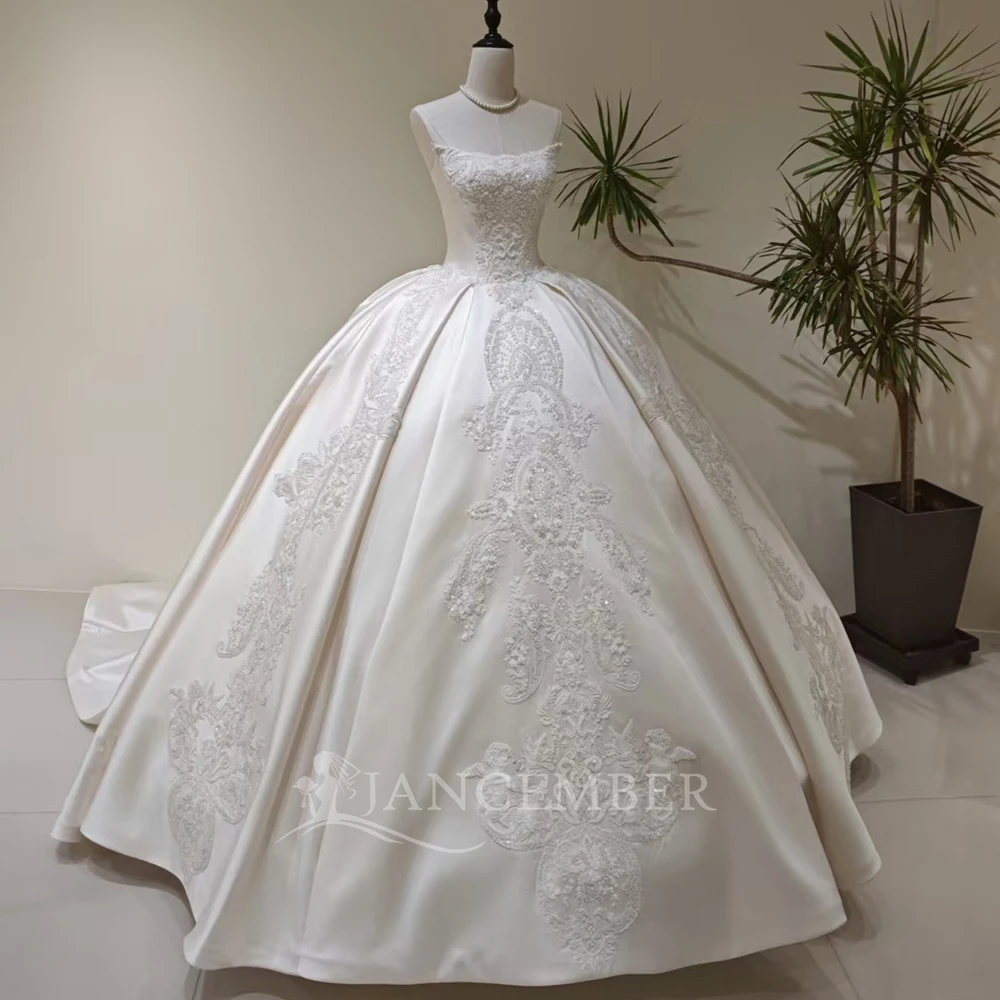 Chic Wedding Dress Ivory Satin Ball Gown Customized Strapless Appliques Embroidery Sequins Chapel Train robe de mariée