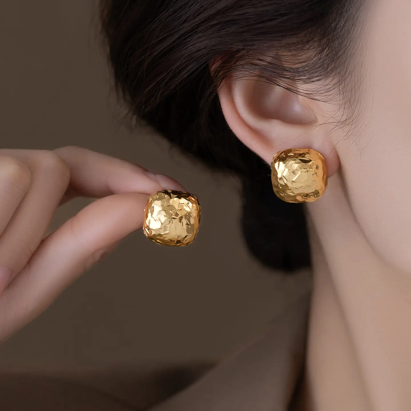 ruth-well-earrings-women's-fashionable-minimalist-compact-versatile-high-end-sensation-studs-jewelry-accessories