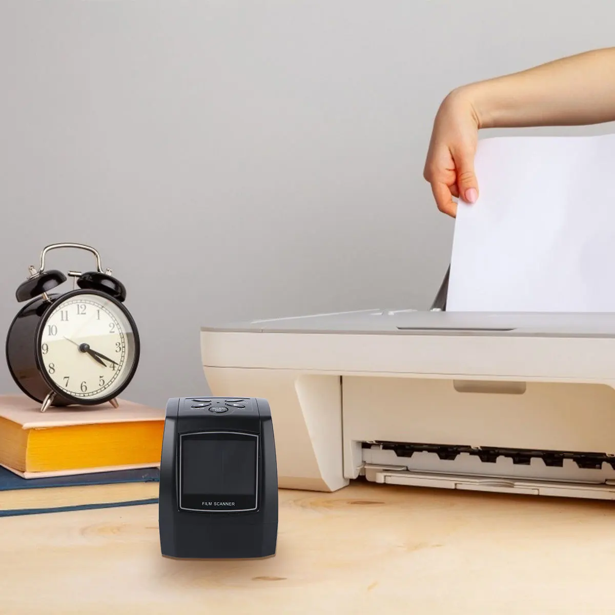 

35 135mm Slide Film Scanner Negative Digital Converter Portable Mini Photo Scanner High Resolution 3600dpi USB 20 Interface